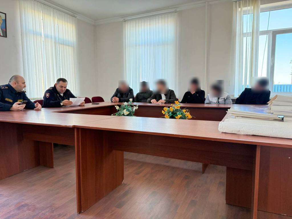 Автоинспекторы ОМВД России «Лескенский» вместе с сотрудниками УФСИН России по КБР провели профилактическую встречу с водителями, которые уже были осуждены за управление транспортным средством в состоянии опьянения