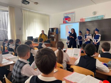Юные инспекторы движения Кабардино-Балкарии провели для учеников начальных классов «Урок по ПДД»