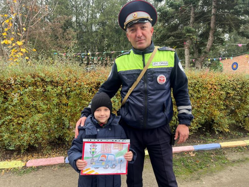 Воспитанники детских садов Кабардино-Балкарии прошли комплексные занятия «Безопасный путь» Воспитанники детских садов Кабардино-Балкарии прошли комплексные занятия «Безопасный путь»