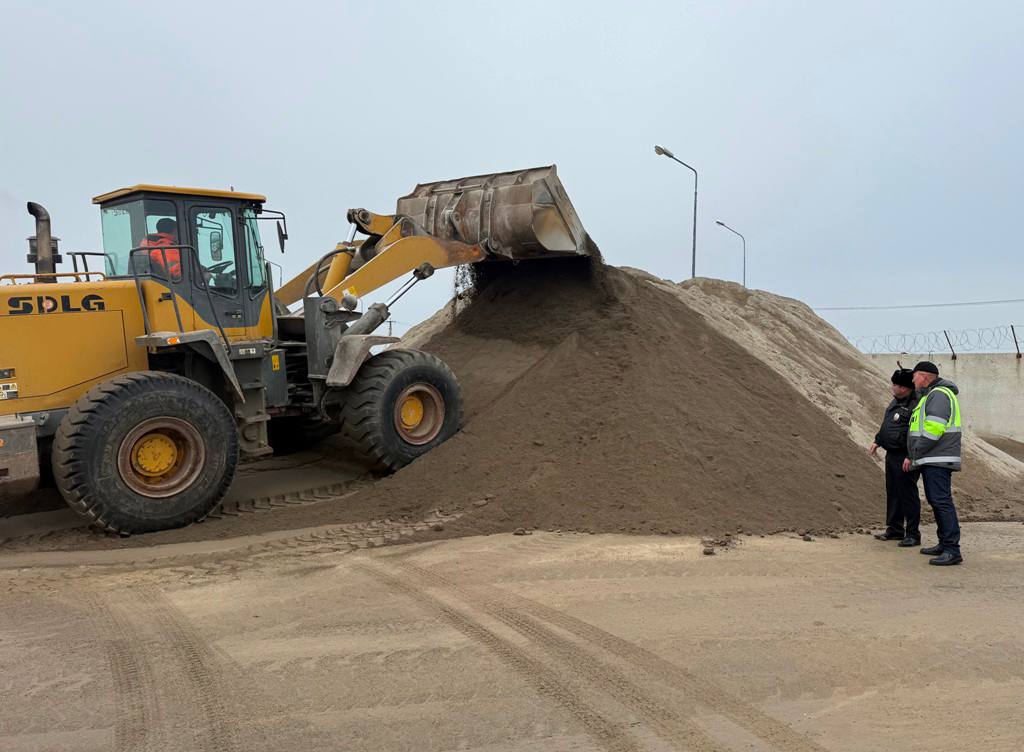 Сотрудники Госавтоинспекции Кабардино-Балкарии проверили готовность дорожной техники к зимнему содержанию дорог Сотрудники Госавтоинспекции Кабардино-Балкарии проверили готовность дорожной техники к зимнему содержанию дорог