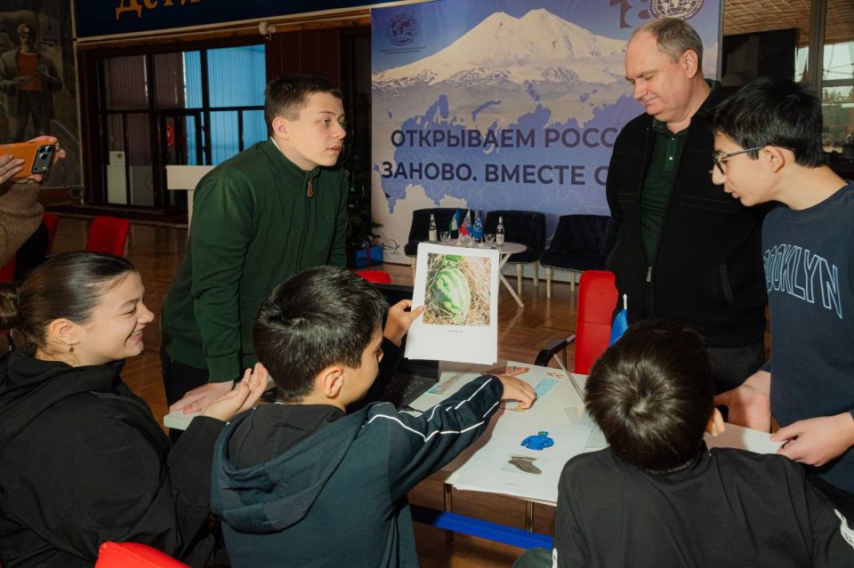 ����� ����� �������. �. �� ������ ���������� ����� � �������� ���������� ������������� �����-���� ����: 180 ��� � ����, ������������ � ������������ 180-����� �������� ��������������� �������� � 45-����� �������������...