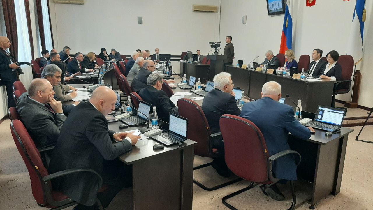 В Нальчике проходит заседание президиума Парламента КБР