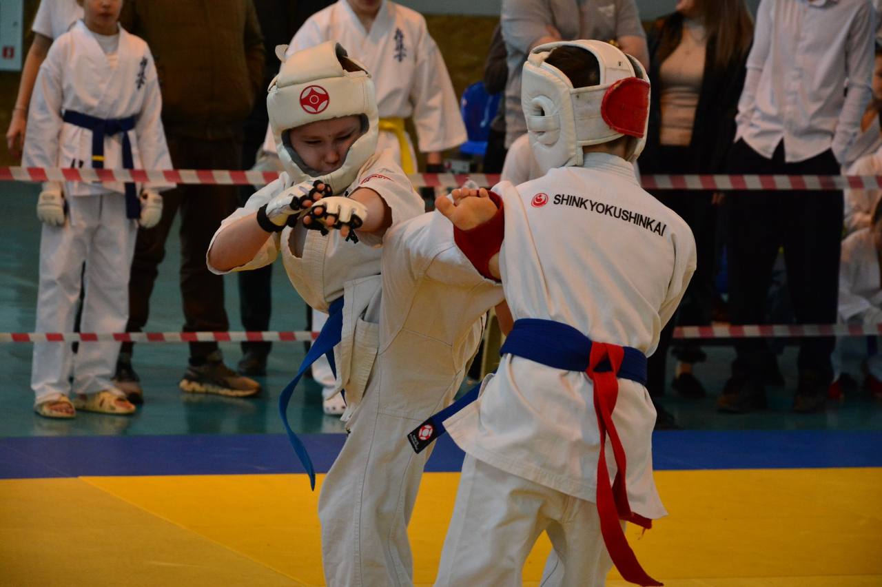 Председатель Прохладненской ТИК Али Лутов совместно с главой с.п. Прималкинское Анной Моисеевой принял участие и выступил на торжественном открытии межрегионального турнира по киокусинкай - каратэ "СПОРТ - против... Председатель Прохладненской ТИК Али Лутов совместно с главой с.п. Прималкинское Анной Моисеевой принял участие и выступил на торжественном открытии межрегионального турнира по киокусинкай - каратэ "СПОРТ - против...