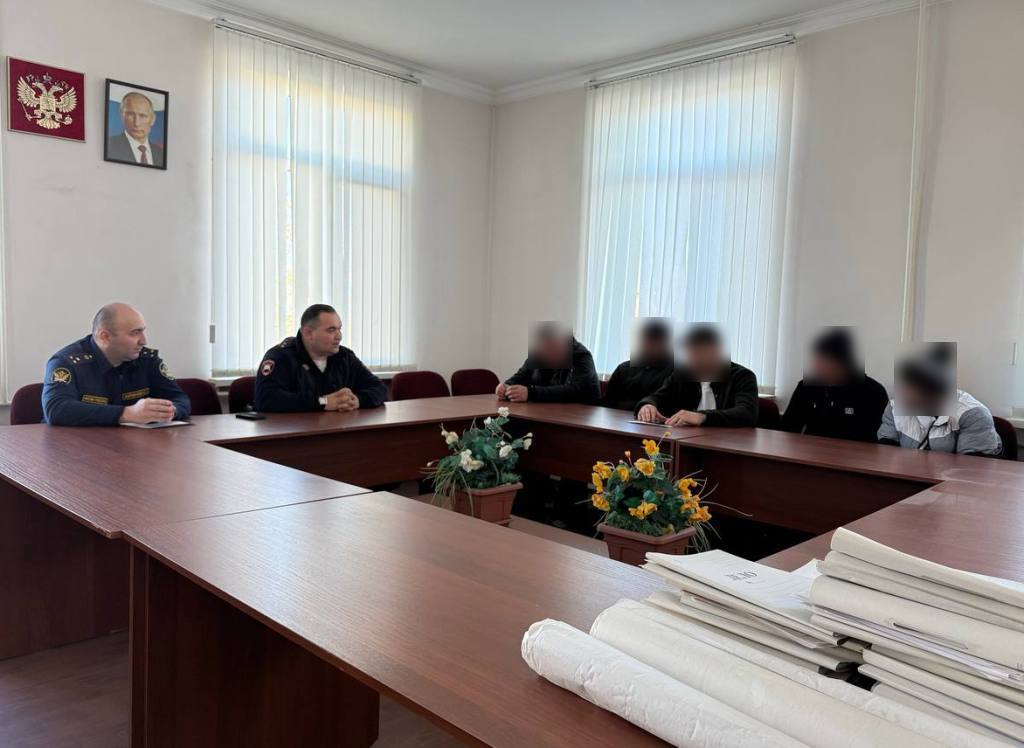 Автоинспекторы ОМВД России «Лескенский» вместе с сотрудниками УФСИН России по КБР провели профилактическую встречу с водителями, которые уже были осуждены за управление транспортным средством в состоянии опьянения Автоинспекторы ОМВД России «Лескенский» вместе с сотрудниками УФСИН России по КБР провели профилактическую встречу с водителями, которые уже были осуждены за управление транспортным средством в состоянии опьянения