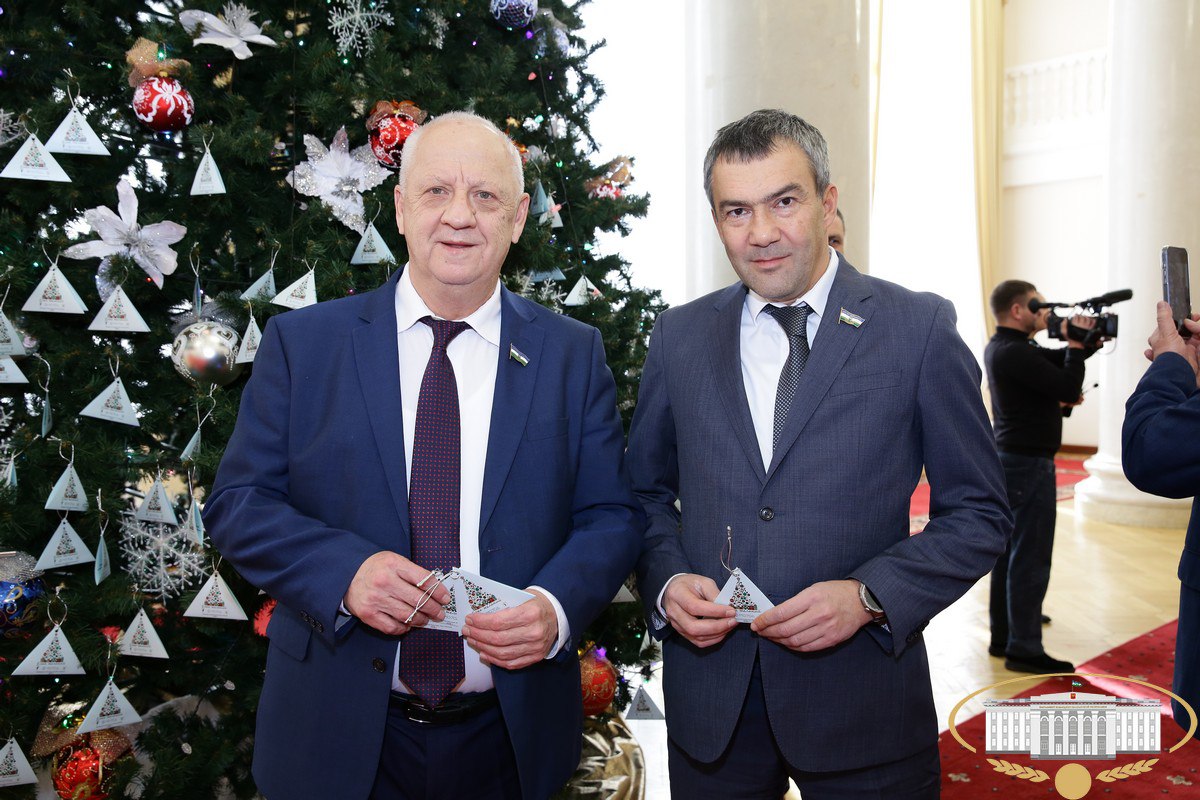 Депутаты законодательного органа республики во главе с Председателем Парламента Кабардино-Балкарии Татьяной Егоровой присоединились к Всероссийской благотворительной акции "Ёлка желаний" Депутаты законодательного органа республики во главе с Председателем Парламента Кабардино-Балкарии Татьяной Егоровой присоединились к Всероссийской благотворительной акции "Ёлка желаний"