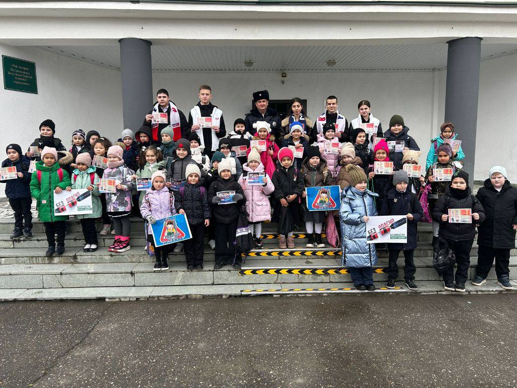 Автоинспекторы и волонтеры Кабардино-Балкарии провели комплексное мероприятие, направленное на безопасность детей-пассажиров Автоинспекторы и волонтеры Кабардино-Балкарии провели комплексное мероприятие, направленное на безопасность детей-пассажиров