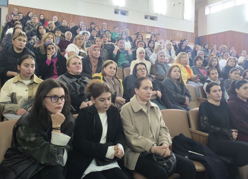 В Кабардино-Балкарии состоялся цикл родительских собраний, посвященных безопасности детей в преддверии Новогодних каникул В Кабардино-Балкарии состоялся цикл родительских собраний, посвященных безопасности детей в преддверии Новогодних каникул