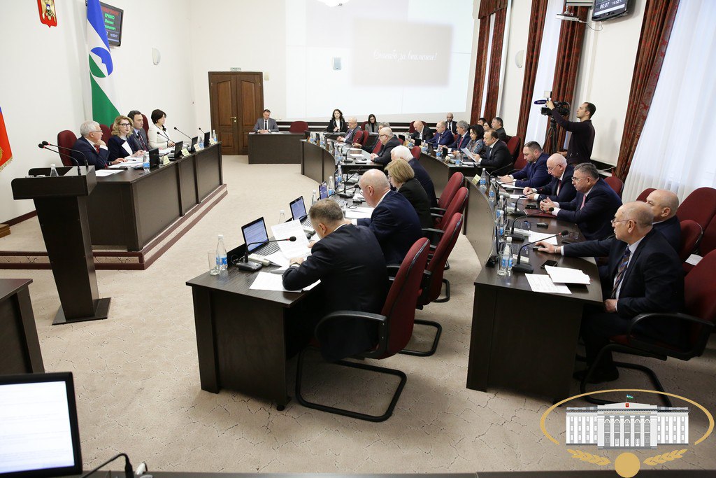 На очередном заседании президиума Парламента КБР под председательством руководителя законодательного органа республики Татьяны Егоровой был рассмотрен широкий круг вопросов На очередном заседании президиума Парламента КБР под председательством руководителя законодательного органа республики Татьяны Егоровой был рассмотрен широкий круг вопросов