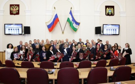 В Парламенте КБР наградили отличившихся работников и общественных деятелей