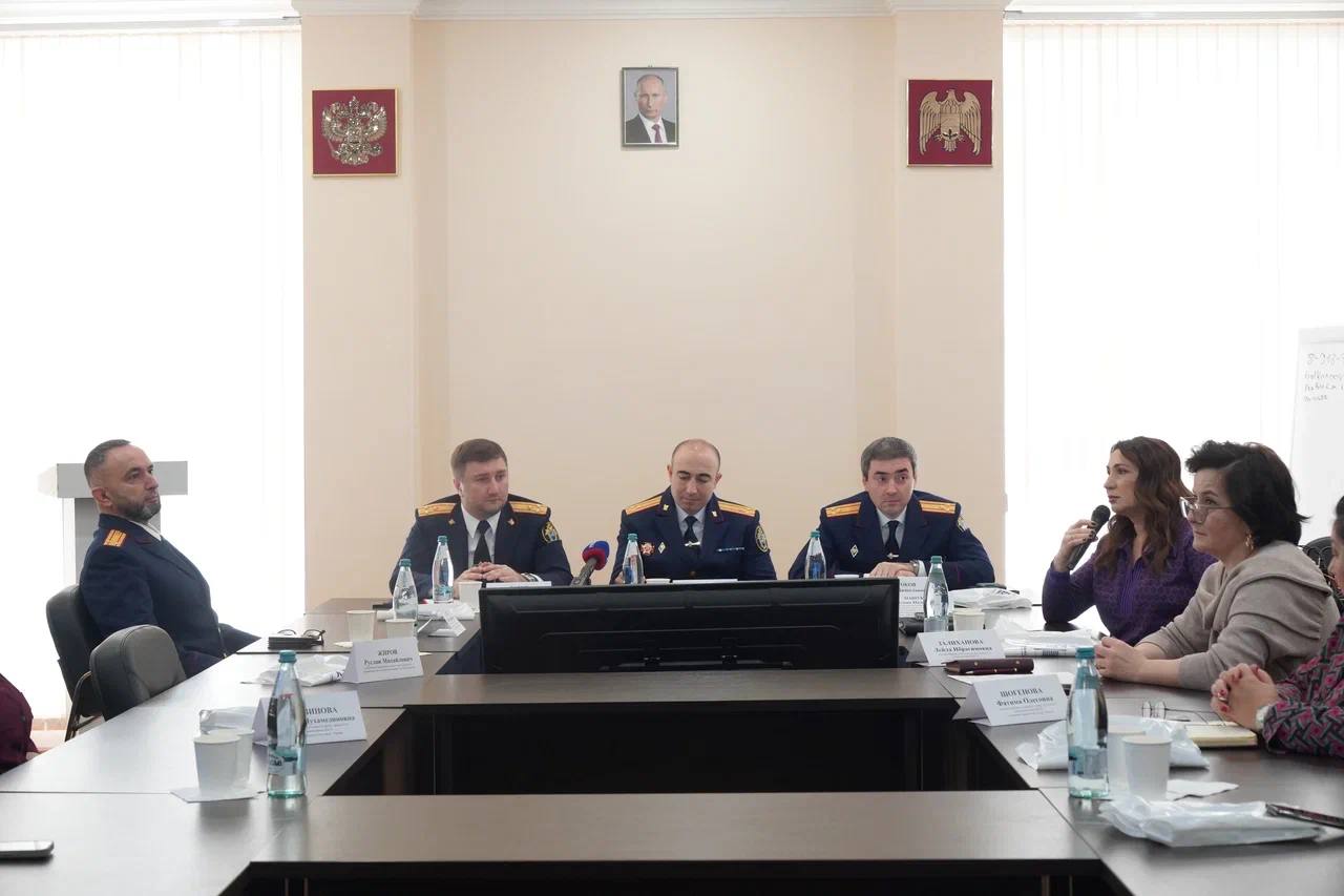 Сотрудники следственного управления провели научно-практическую конференцию, посвященную вопросам противодействия распространения в молодежной среде идеологии экстремизма и терроризма Сотрудники следственного управления провели научно-практическую конференцию, посвященную вопросам противодействия распространения в молодежной среде идеологии экстремизма и терроризма