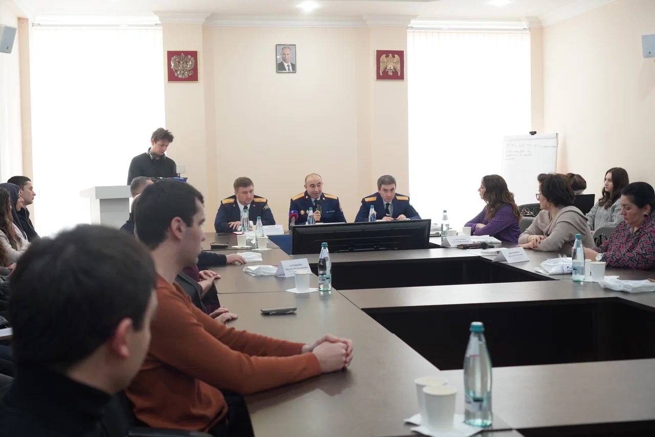 Сотрудники следственного управления провели научно-практическую конференцию, посвященную вопросам противодействия распространения в молодежной среде идеологии экстремизма и терроризма