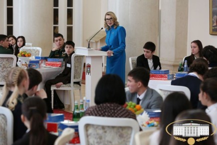 В преддверии Нового года Глава КБР Казбек Коков встретился с победителями и призерами Всероссийской олимпиады школьников, интеллектуальных и творческих конкурсов, спортивных соревнований