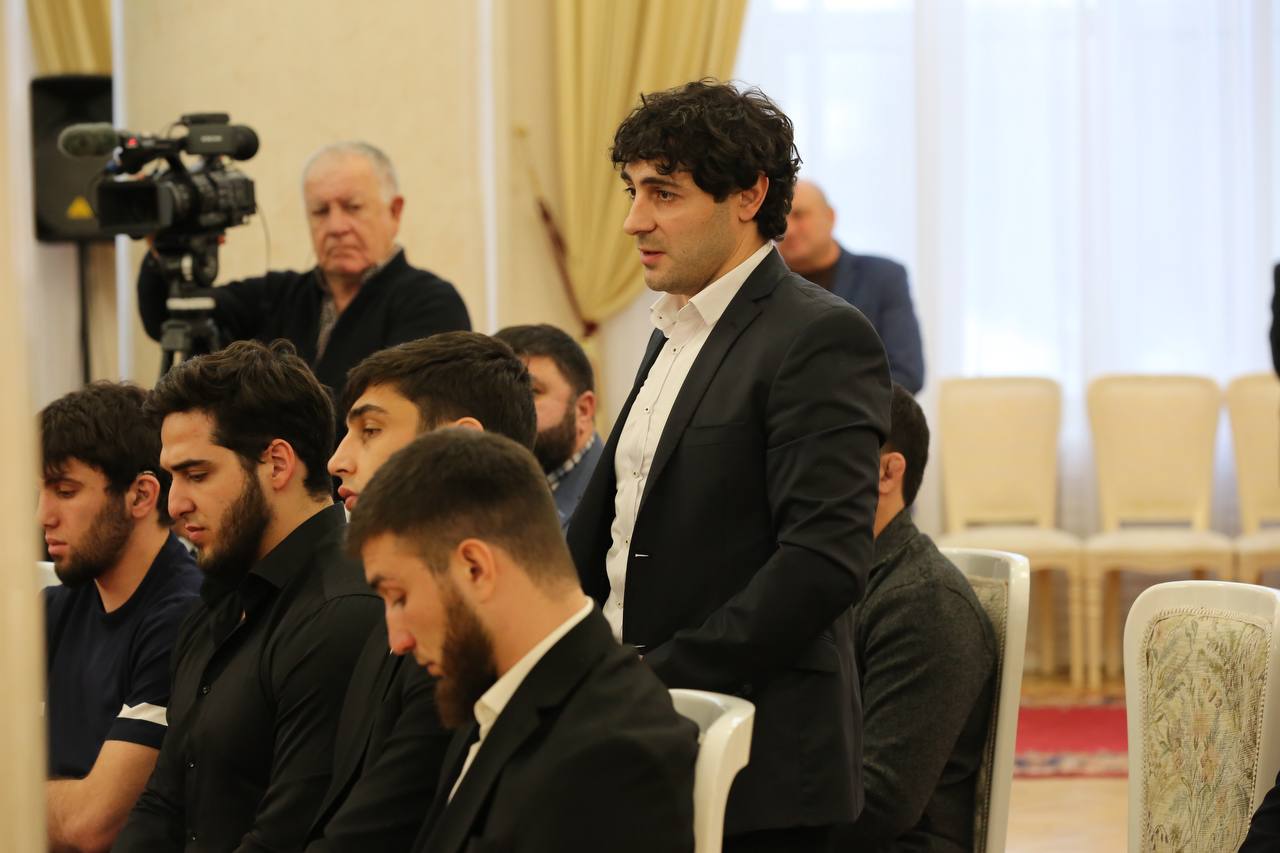 Казбек Коков: Сегодня встретился также с нашими выдающимися спортсменами и их тренерами Казбек Коков: Сегодня встретился также с нашими выдающимися спортсменами и их тренерами