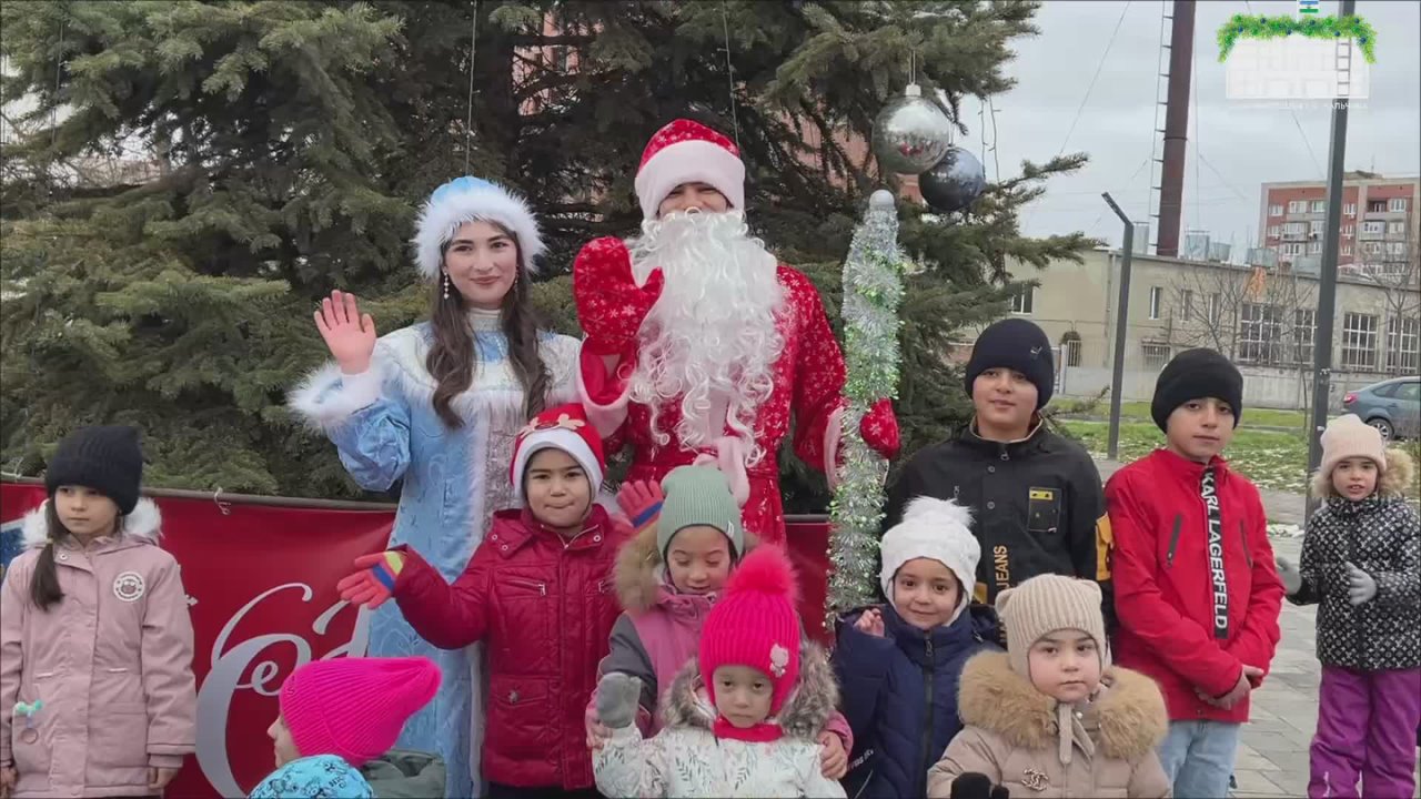 В сквере в районе Александровки в рамках Фестиваля городской среды «Выходи гулять!» прошла праздничная программа с участием учащихся МКОУ «СОШ № 30»