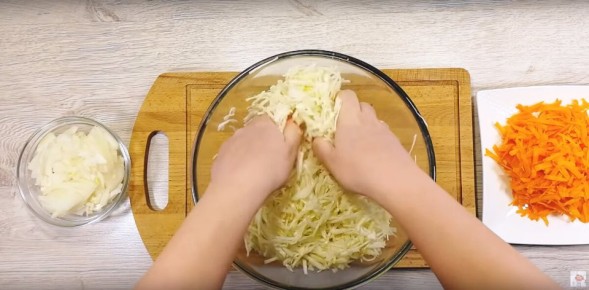 Легкий капустный пирог: простой рецепт с ярким вкусом