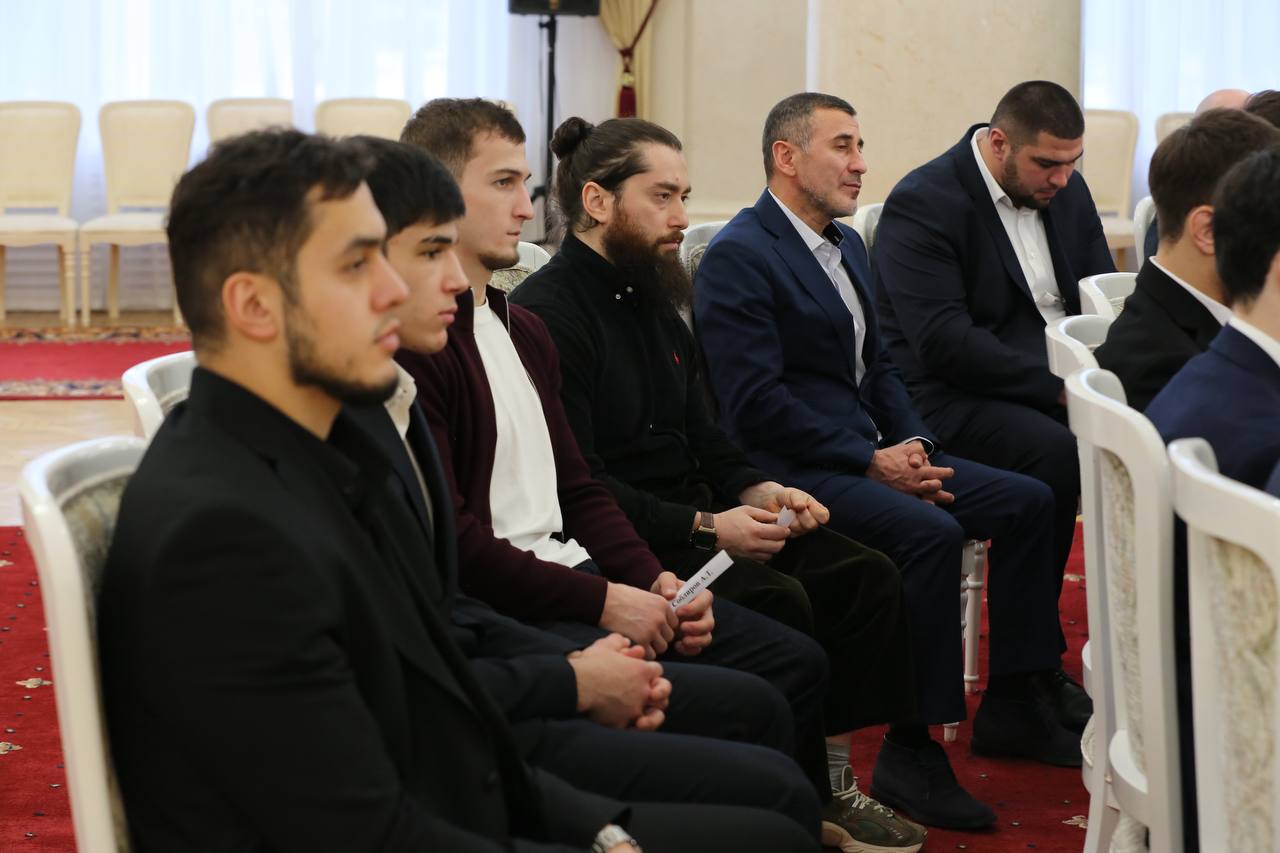 Казбек Коков: Сегодня встретился также с нашими выдающимися спортсменами и их тренерами Казбек Коков: Сегодня встретился также с нашими выдающимися спортсменами и их тренерами