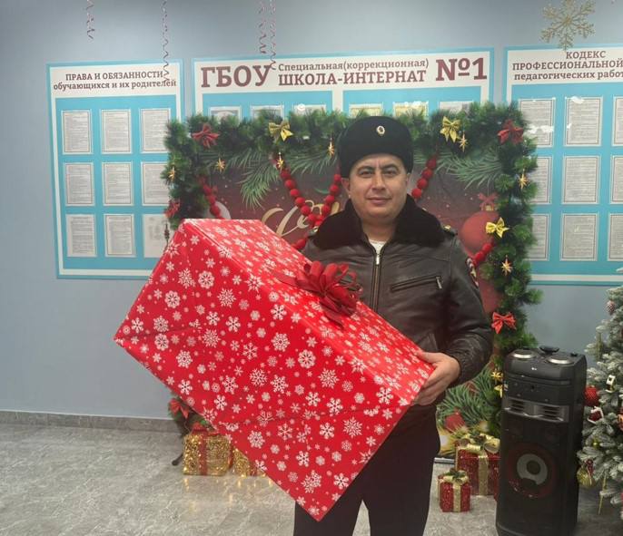 В Кабардино-Балкарии продолжается акция «Полицейский Дед Мороз» В Кабардино-Балкарии продолжается акция «Полицейский Дед Мороз»