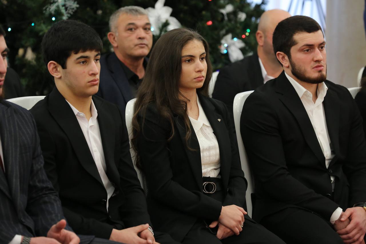 Казбек Коков: Сегодня встретился также с нашими выдающимися спортсменами и их тренерами Казбек Коков: Сегодня встретился также с нашими выдающимися спортсменами и их тренерами