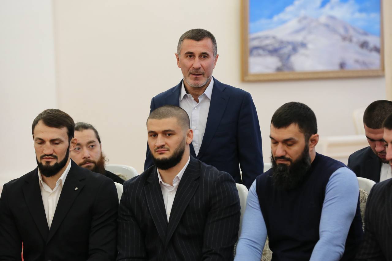 Казбек Коков: Сегодня встретился также с нашими выдающимися спортсменами и их тренерами Казбек Коков: Сегодня встретился также с нашими выдающимися спортсменами и их тренерами