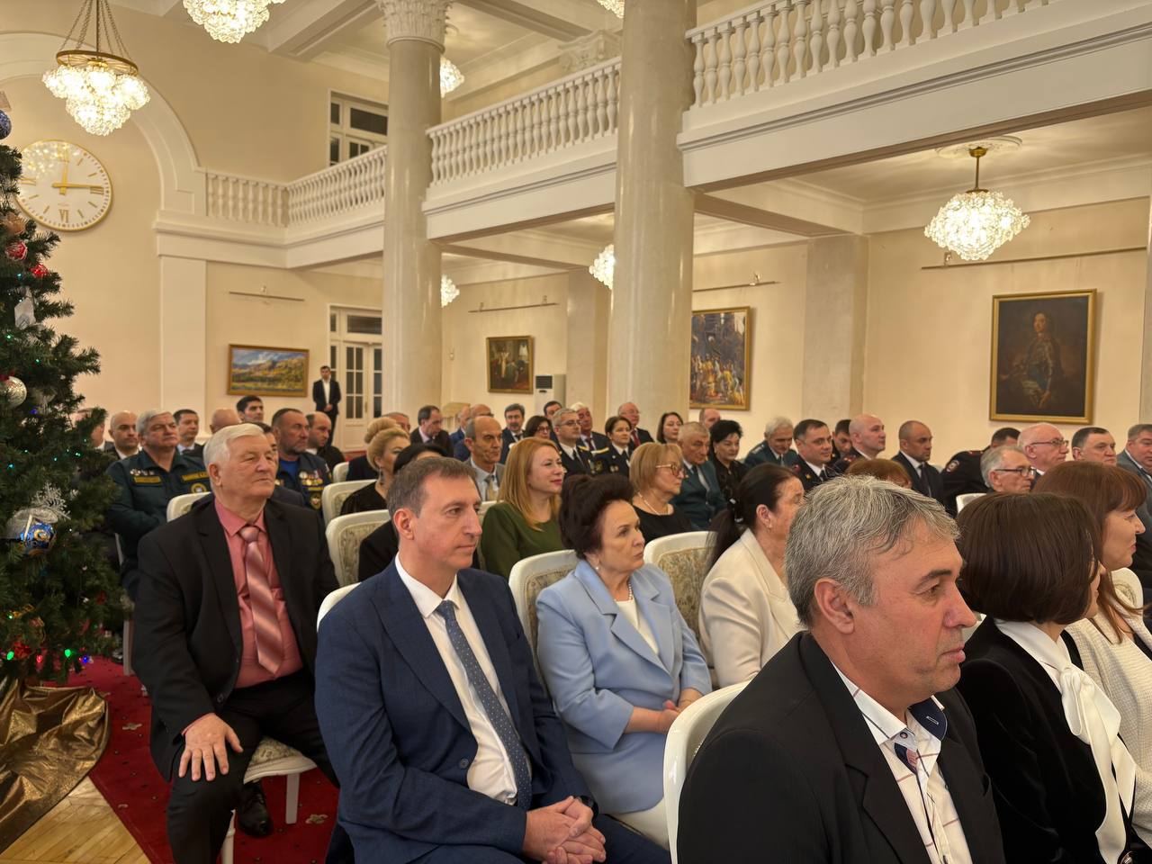 Казбек Коков вручил государственные награды жителям республики Казбек Коков вручил государственные награды жителям республики