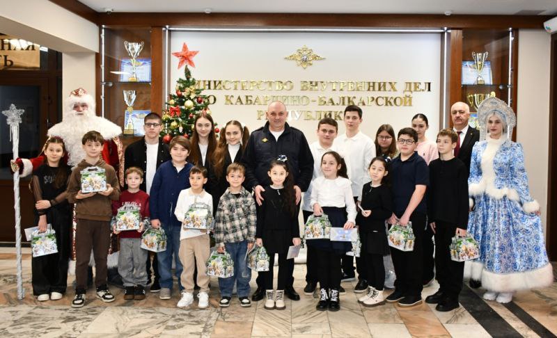 В Кабардино-Балкарии состоялось новогоднее мероприятие для детей сотрудников, погибших при исполнении служебного долга В Кабардино-Балкарии состоялось новогоднее мероприятие для детей сотрудников, погибших при исполнении служебного долга