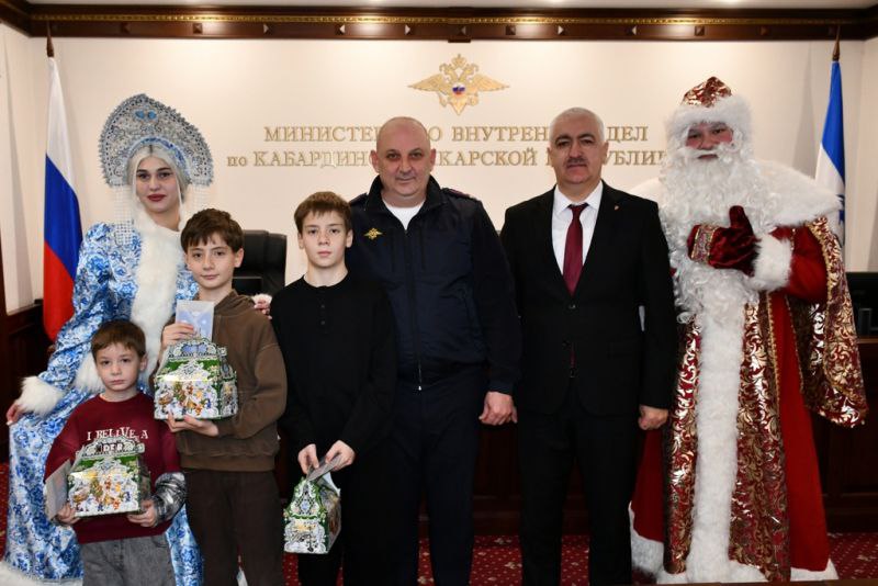 В Кабардино-Балкарии состоялось новогоднее мероприятие для детей сотрудников, погибших при исполнении служебного долга В Кабардино-Балкарии состоялось новогоднее мероприятие для детей сотрудников, погибших при исполнении служебного долга