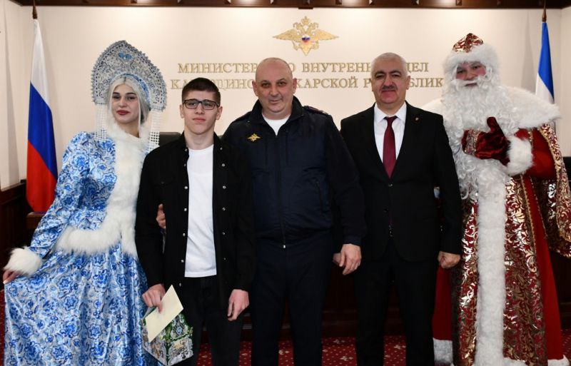 В Кабардино-Балкарии состоялось новогоднее мероприятие для детей сотрудников, погибших при исполнении служебного долга В Кабардино-Балкарии состоялось новогоднее мероприятие для детей сотрудников, погибших при исполнении служебного долга