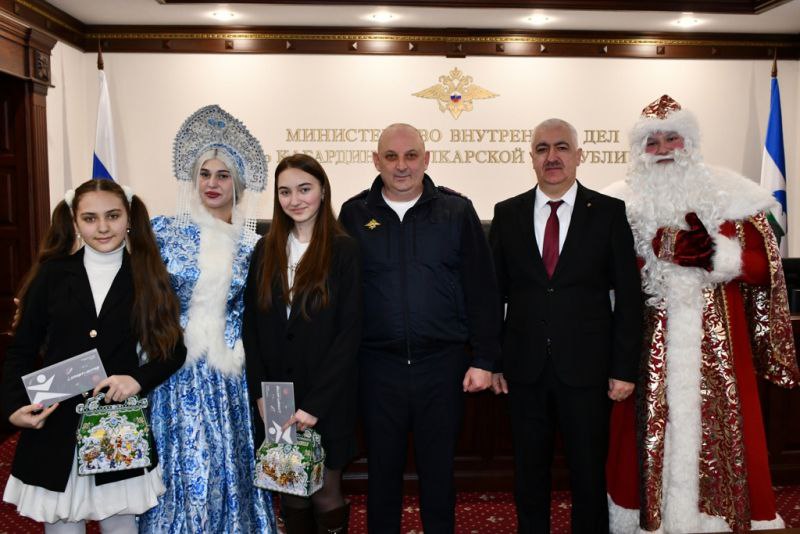 В Кабардино-Балкарии состоялось новогоднее мероприятие для детей сотрудников, погибших при исполнении служебного долга В Кабардино-Балкарии состоялось новогоднее мероприятие для детей сотрудников, погибших при исполнении служебного долга