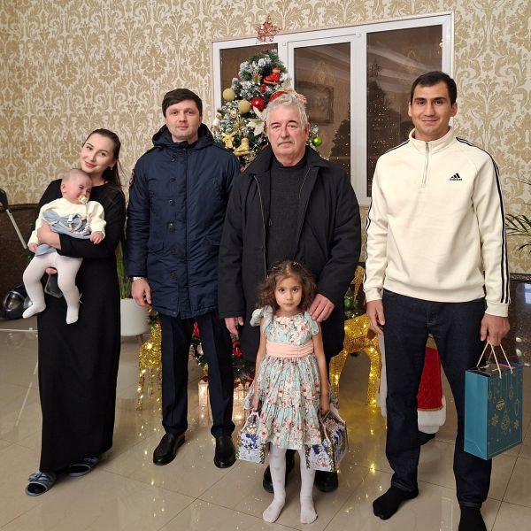 В Кабардино-Балкарии продолжается акция «Полицейский Дед Мороз» В Кабардино-Балкарии продолжается акция «Полицейский Дед Мороз»