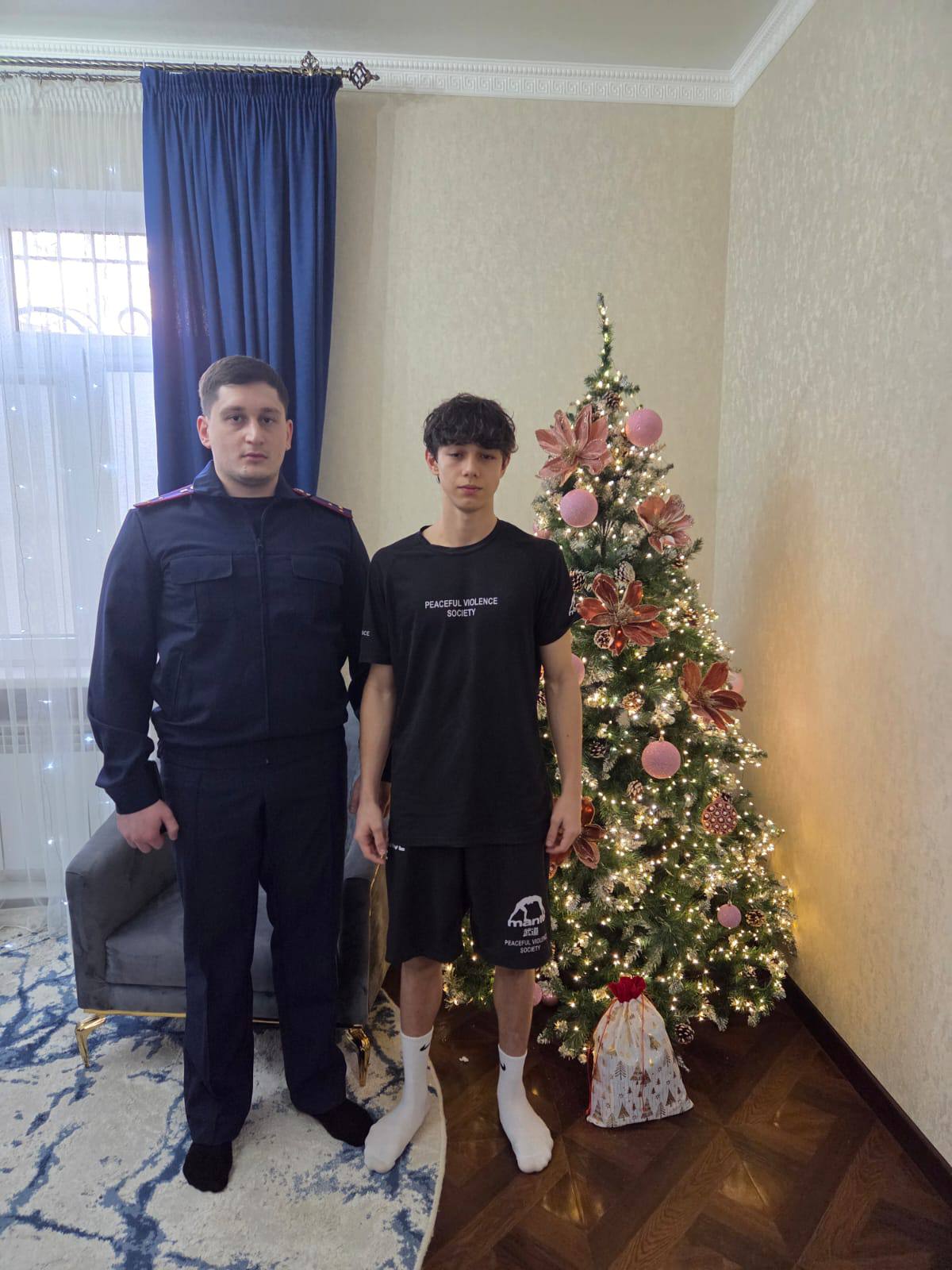 Сотрудники следственного управления поздравили детей коллег, проходящих службу в Запорожской области