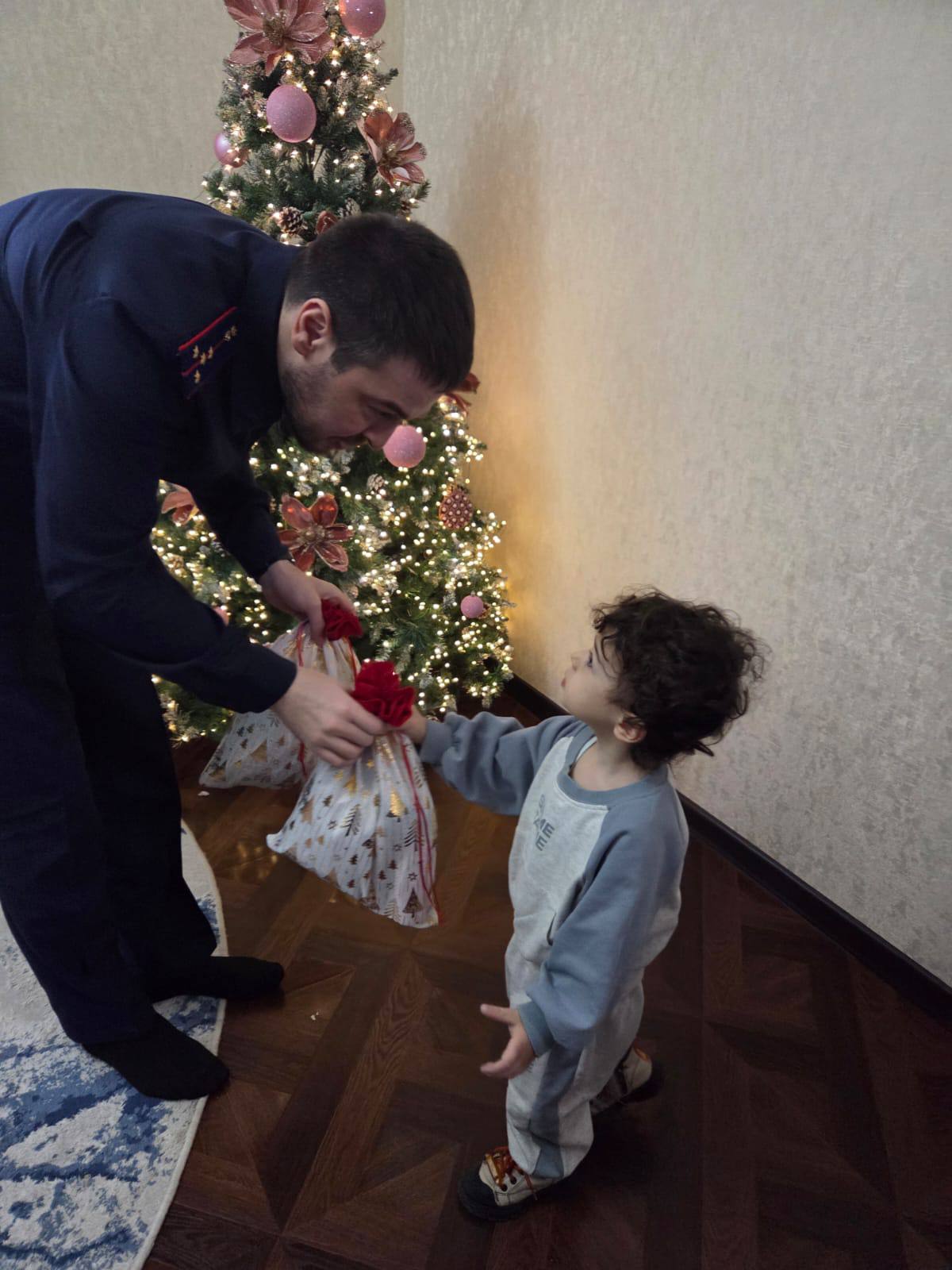 Сотрудники следственного управления поздравили детей коллег, проходящих службу в Запорожской области Сотрудники следственного управления поздравили детей коллег, проходящих службу в Запорожской области