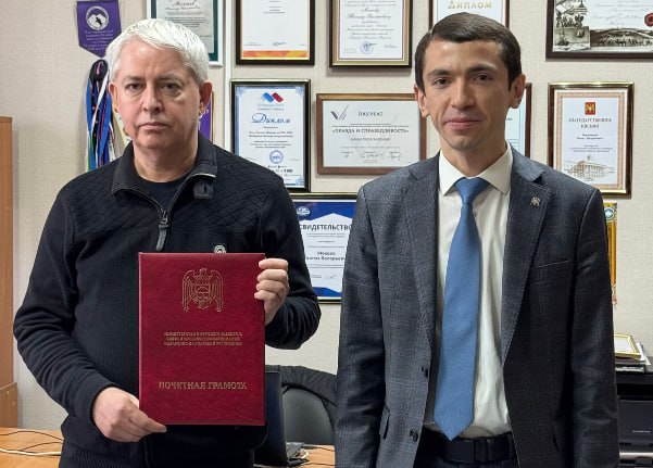 Аскер Бозиев поздравил редакции республиканских СМИ с профессиональным праздником Аскер Бозиев поздравил редакции республиканских СМИ с профессиональным праздником