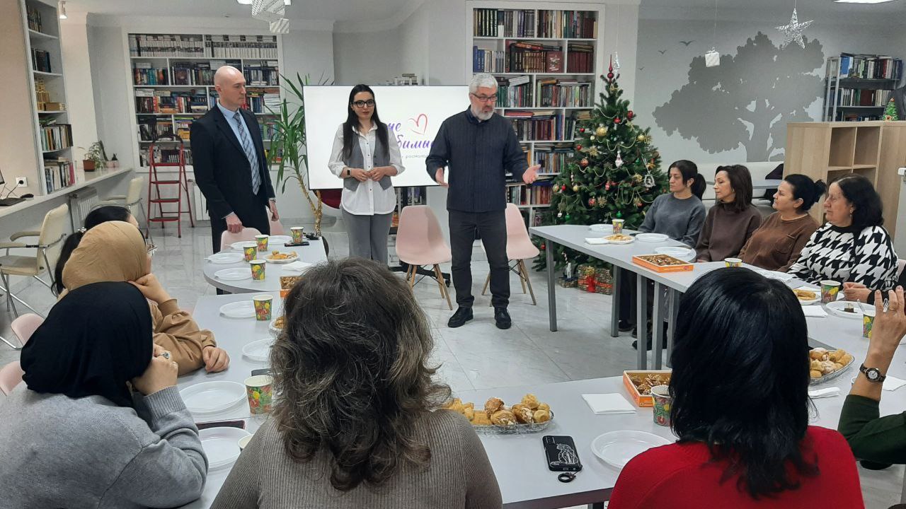В библиотеке на Кулиева проходит встреча родителей из нальчикского клуба особенных детей с председателем реготделения Движения Первых Асланом Шипшевым и семейным сообществом "Родные - Любимые" В библиотеке на Кулиева проходит встреча родителей из нальчикского клуба особенных детей с председателем реготделения Движения Первых Асланом Шипшевым и семейным сообществом "Родные - Любимые"