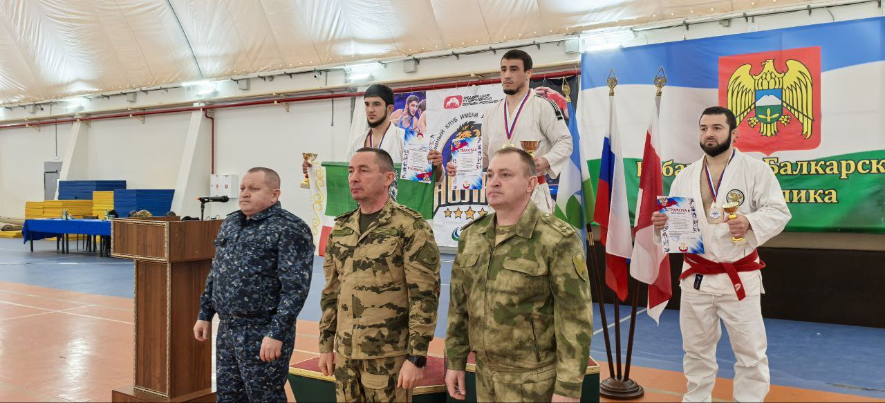 Командующий Северо-Кавказского ордена Жукова округа Росгвардии генерал-полковник Владимир Спиридонов принял участие в закрытии чемпионата округа по рукопашному бою и наградил призеров соревнований Командующий Северо-Кавказского ордена Жукова округа Росгвардии генерал-полковник Владимир Спиридонов принял участие в закрытии чемпионата округа по рукопашному бою и наградил призеров соревнований