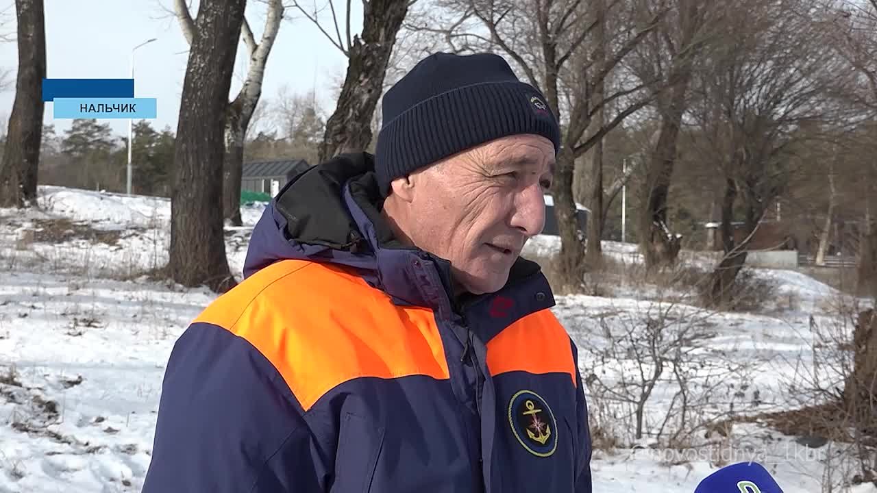 Сотрудники МЧС контролируют безопасность на водных объектах в связи с установившимися морозами