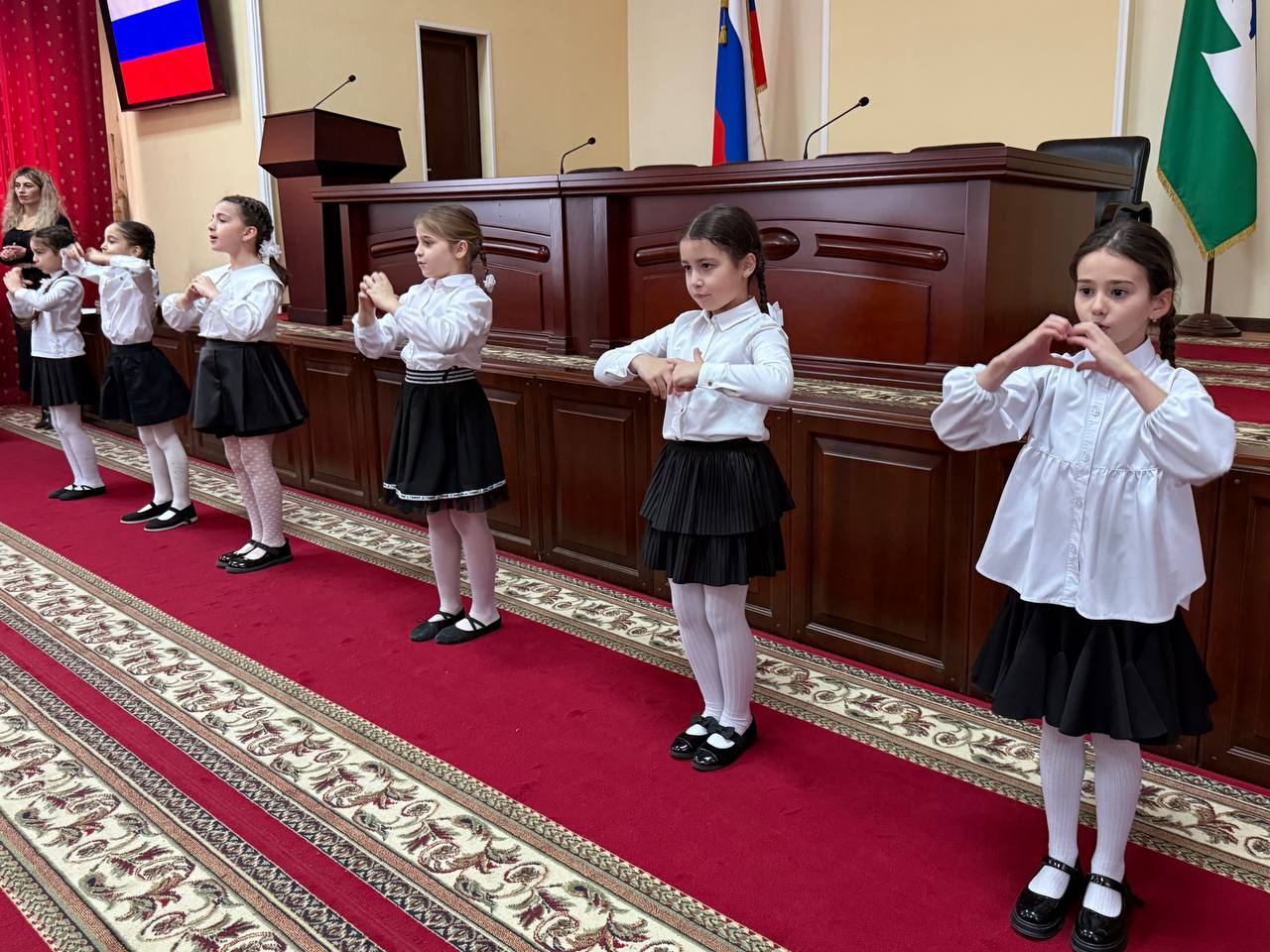 Таймураз Ахохов: Сегодня состоялось торжественное награждение победителей конкурса «Лучшая новогодняя игрушка» Таймураз Ахохов: Сегодня состоялось торжественное награждение победителей конкурса «Лучшая новогодняя игрушка»