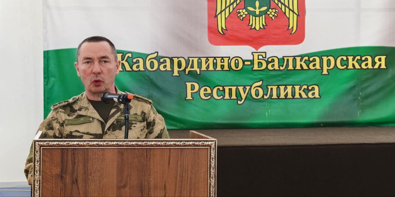 Командующий Северо-Кавказского ордена Жукова округа Росгвардии генерал-полковник Владимир Спиридонов принял участие в закрытии чемпионата округа по рукопашному бою и наградил призеров соревнований