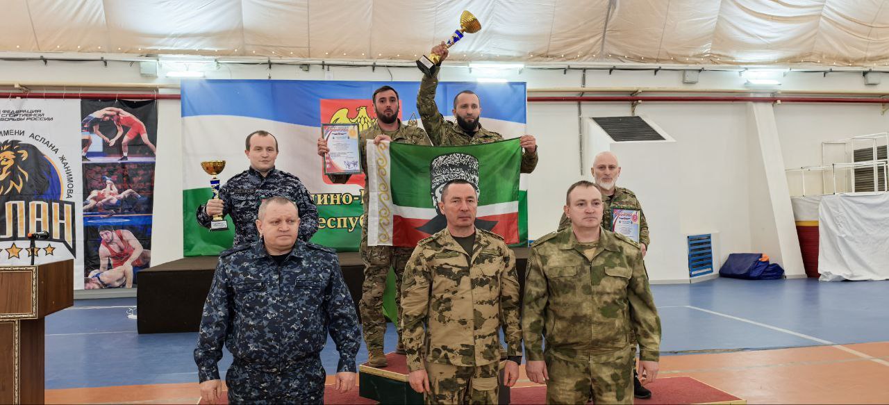 Командующий Северо-Кавказского ордена Жукова округа Росгвардии генерал-полковник Владимир Спиридонов принял участие в закрытии чемпионата округа по рукопашному бою и наградил призеров соревнований Командующий Северо-Кавказского ордена Жукова округа Росгвардии генерал-полковник Владимир Спиридонов принял участие в закрытии чемпионата округа по рукопашному бою и наградил призеров соревнований