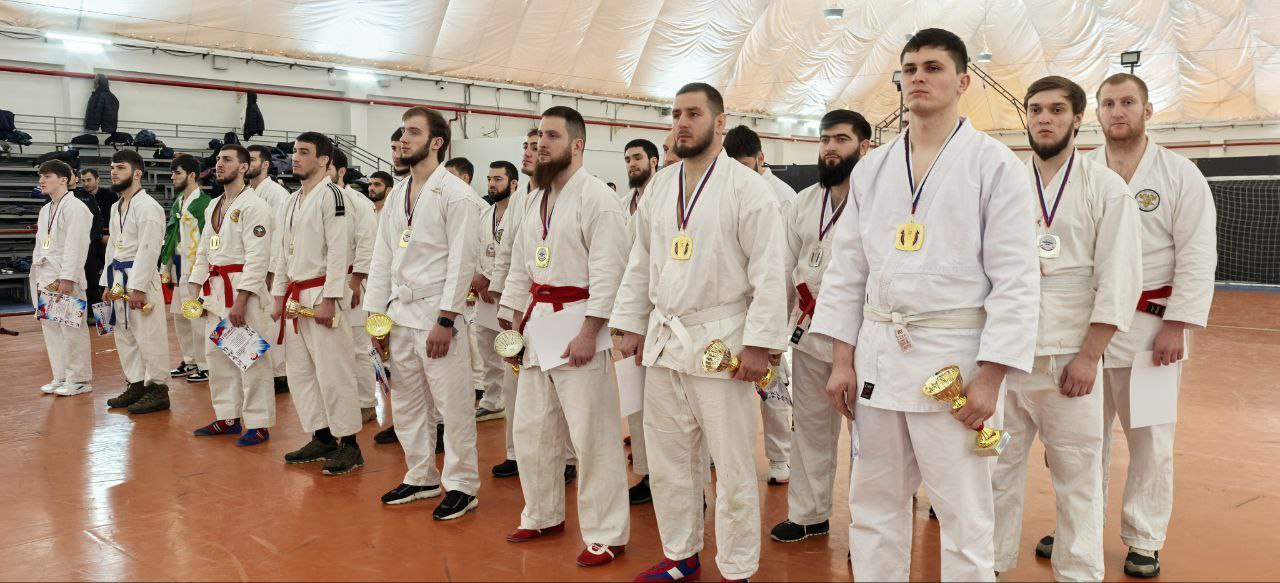 Командующий Северо-Кавказского ордена Жукова округа Росгвардии генерал-полковник Владимир Спиридонов принял участие в закрытии чемпионата округа по рукопашному бою и наградил призеров соревнований Командующий Северо-Кавказского ордена Жукова округа Росгвардии генерал-полковник Владимир Спиридонов принял участие в закрытии чемпионата округа по рукопашному бою и наградил призеров соревнований