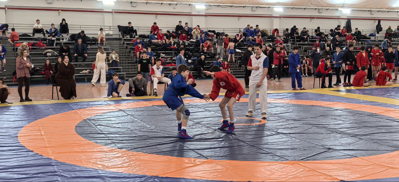 В СК "Нальчик" проходит первенство КБР по самбо среди спортсменов до 16 лет