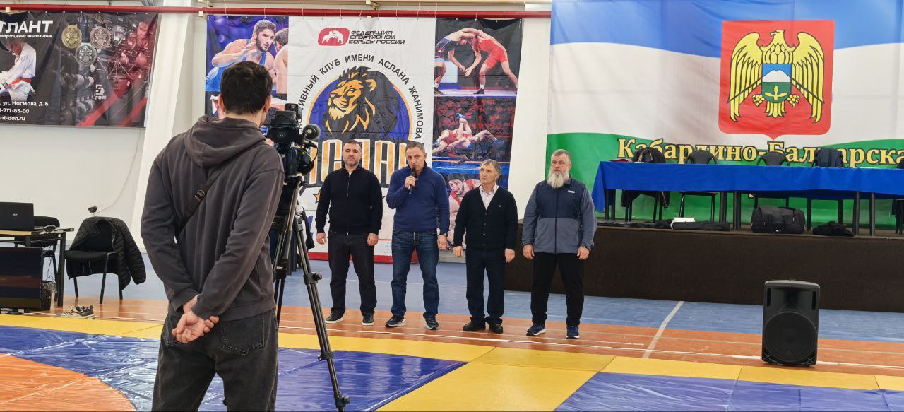 В СК "Нальчик" проходит первенство КБР по самбо среди спортсменов до 16 лет В СК "Нальчик" проходит первенство КБР по самбо среди спортсменов до 16 лет