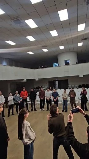 ТЮЗ Нальчика провел День открытых дверей, приуроченный к новому государственному празднику - Дню артиста. В рамках акции юные жители и гости республики смогли познакомиться с «внутренней кухней» творческого коллектива и...