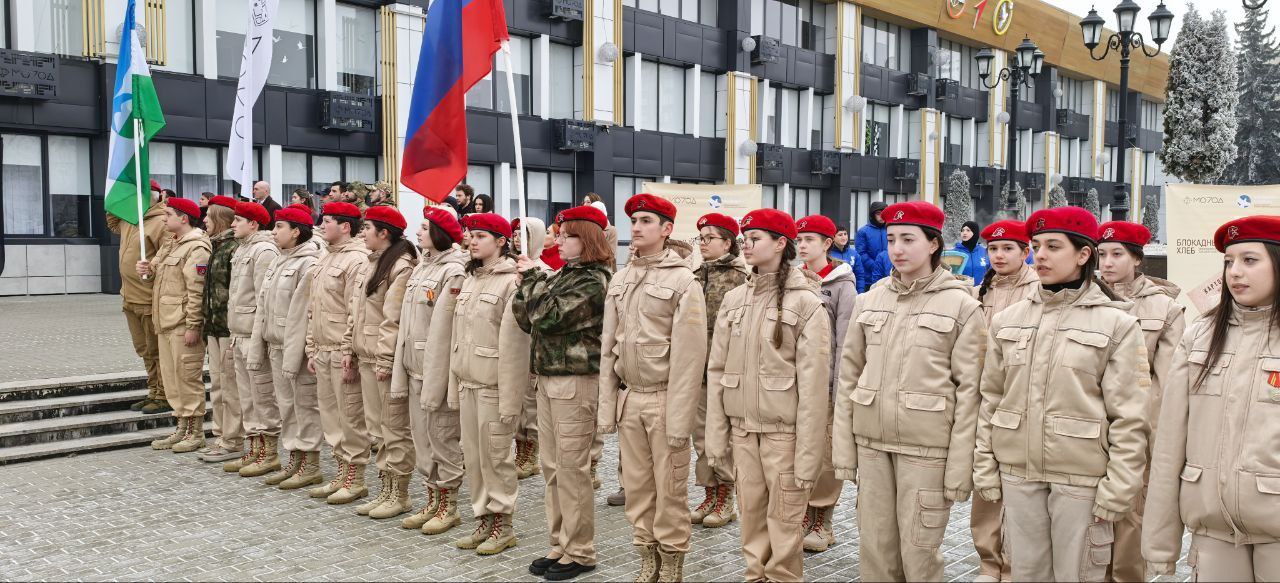 У Дома молодежи проходит памятный митинг, посвященный 82-й годовщине полного снятия блокады Ленинграда У Дома молодежи проходит памятный митинг, посвященный 82-й годовщине полного снятия блокады Ленинграда