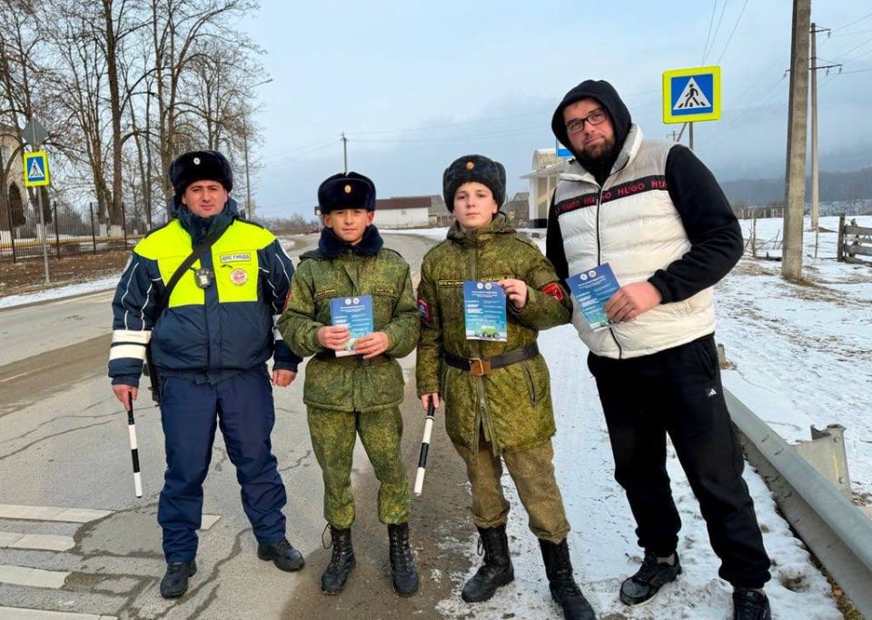 Полицейские и кадеты Кабардино-Балкарии провели инструктажи безопасности на дорогах курортного района