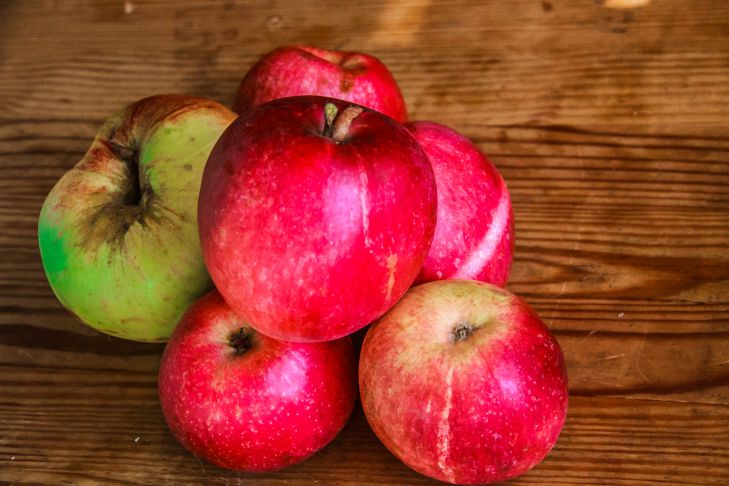 Быстрые пирожки с яблочной начинкой: справитесь всего за 40 минут