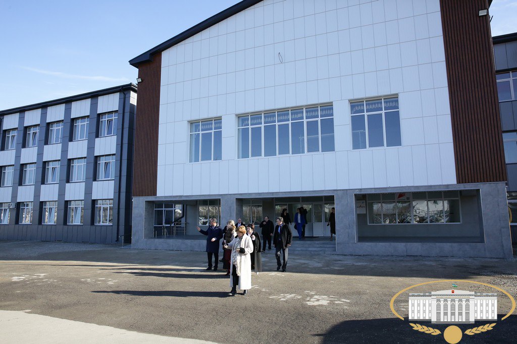 Парламентарии посетили МКОУ "СОШ № 9 им. Н.А. Цагова" в с. Дыгулыбгей, в которой проведён масштабный ремонт в рамках национального проекта "Молодёжь и дети" Парламентарии посетили МКОУ "СОШ № 9 им. Н.А. Цагова" в с. Дыгулыбгей, в которой проведён масштабный ремонт в рамках национального проекта "Молодёжь и дети"