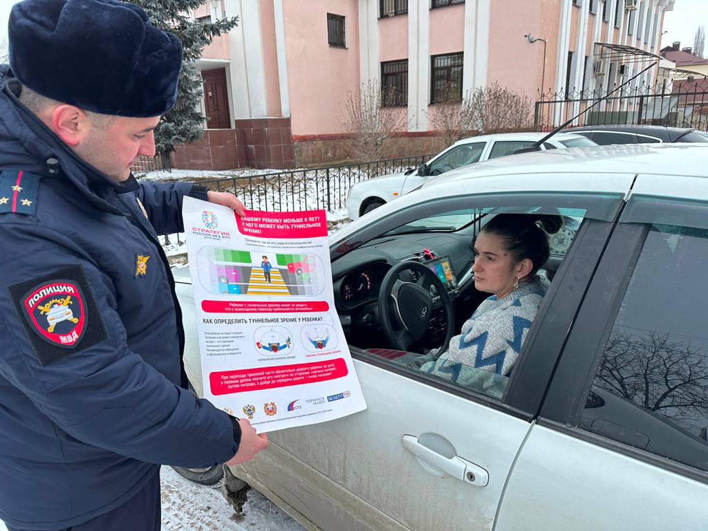 © Сотрудники Госавтоинспекции вместе председателем Общественного совета при ОМВД России по Терскому району Людмилой Шарибовой и волонтерами многофункционального молодежного центра провели на дорогах города Терека... © Сотрудники Госавтоинспекции вместе председателем Общественного совета при ОМВД России по Терскому району Людмилой Шарибовой и волонтерами многофункционального молодежного центра провели на дорогах города Терека...
