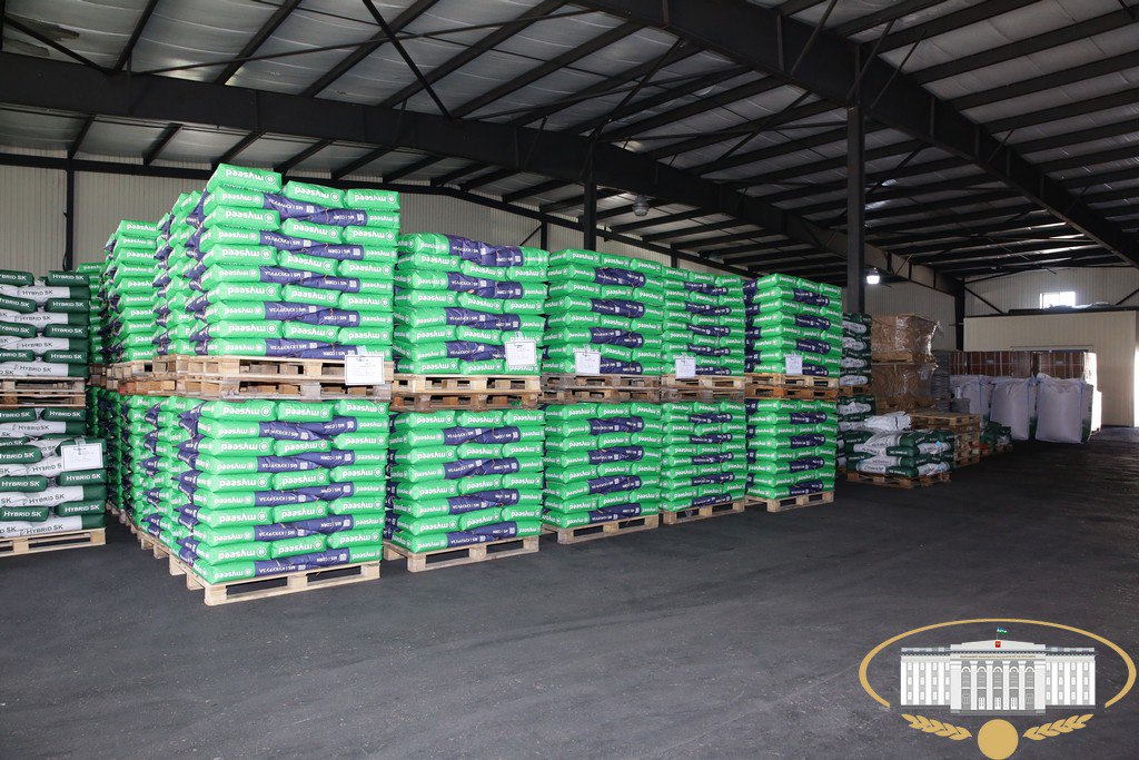 Парламентарии ознакомились с работой предприятия " Гибрид СК" Парламентарии ознакомились с работой предприятия " Гибрид СК"