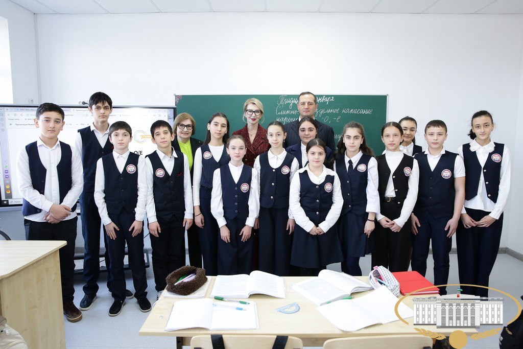 Парламентарии посетили МКОУ "СОШ № 9 им. Н.А. Цагова" в с. Дыгулыбгей, в которой проведён масштабный ремонт в рамках национального проекта "Молодёжь и дети" Парламентарии посетили МКОУ "СОШ № 9 им. Н.А. Цагова" в с. Дыгулыбгей, в которой проведён масштабный ремонт в рамках национального проекта "Молодёжь и дети"