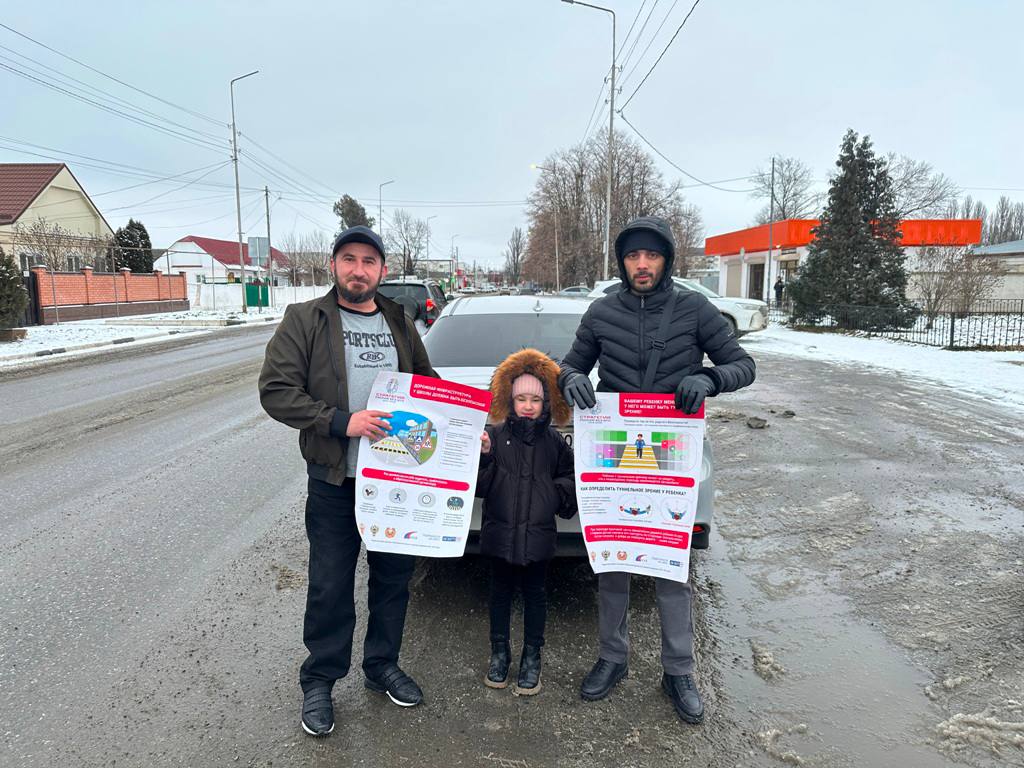 © Сотрудники Госавтоинспекции вместе председателем Общественного совета при ОМВД России по Терскому району Людмилой Шарибовой и волонтерами многофункционального молодежного центра провели на дорогах города Терека... © Сотрудники Госавтоинспекции вместе председателем Общественного совета при ОМВД России по Терскому району Людмилой Шарибовой и волонтерами многофункционального молодежного центра провели на дорогах города Терека...